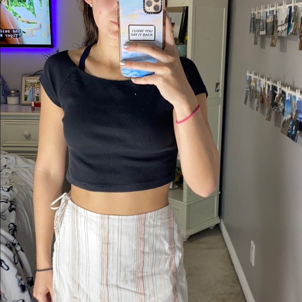 BRANDY MELVILLE OFF THE SHOULDER CROP TOP